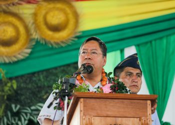 Arce descarta renunciar e insiste en que no hay crisis sino una falta de dólares