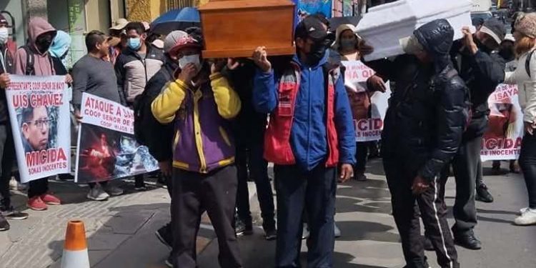 Explosión en Yani reporta 5 fallecidos y Fiscalía no entrega los cuerpos de las víctimas