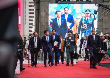 Rodrigo Paz posesiona a sus ministros y comienza el “duro trabajo”