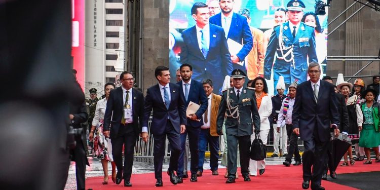 Rodrigo Paz posesiona a sus ministros y comienza el “duro trabajo”