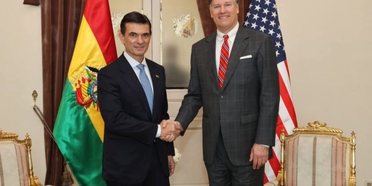 Bolivia y EEUU restituyen embajadores después de 17 años