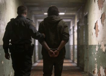 Coordinación entre Fiscalía y Migración evita fuga de acusado con juicios en curso