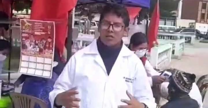 El doctor del pueblo promete atención gratuita por cinco años para Viacha