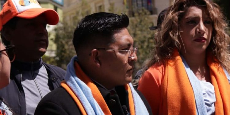 Abogado denuncia a fiscal por rechazar investigar a Eva Copa