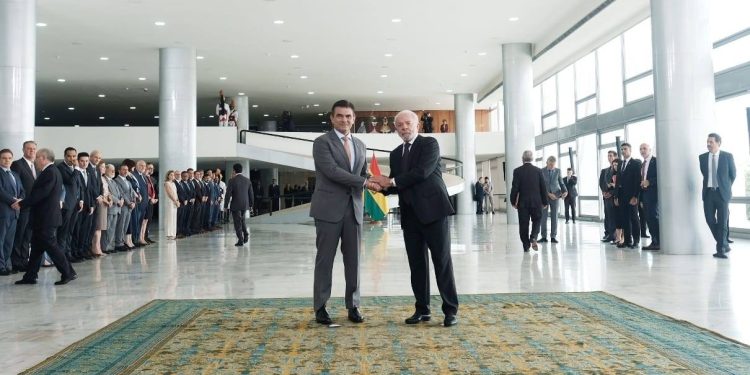 Lula recibe a Paz, confirman cooperación y nace una «nueva etapa» con Brasil