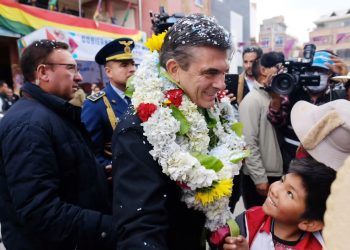 “No vengo con la mano oculta”: Rodrigo Paz anuncia obras y responde a la crisis en Achacachi