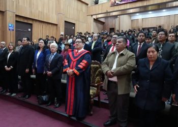 Por su aporte al Derecho, rector Carlos Cóndori entrega Reconocimiento al Fiscal General