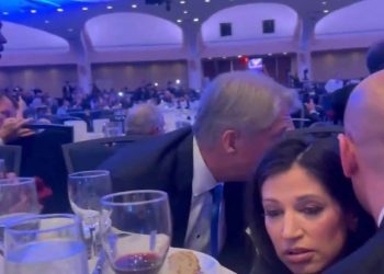 Detienen a sospechoso tras incidente armado en evento con Trump