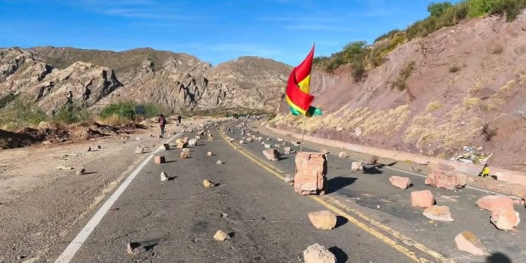 Bloqueos cobran una vida: menor fallece sin llegar a hospital de tercer nivel