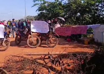 Protesta del magisterio rural deja carreteras bloqueadas y oficinas tomadas en Pando